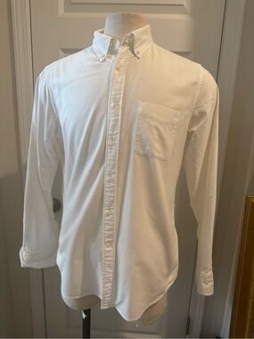 Uniqlo Men's White Slim Fit Oxford Cloth Shirt with Chest Pocket Size  Medium